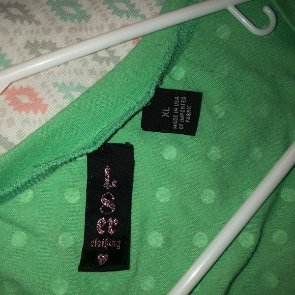 Nice T-shirt - Picture 3 of 3